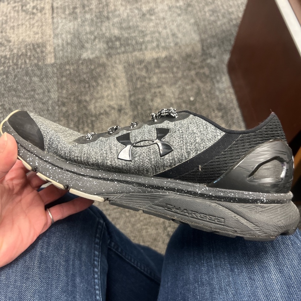 Under Armour Charged Escape